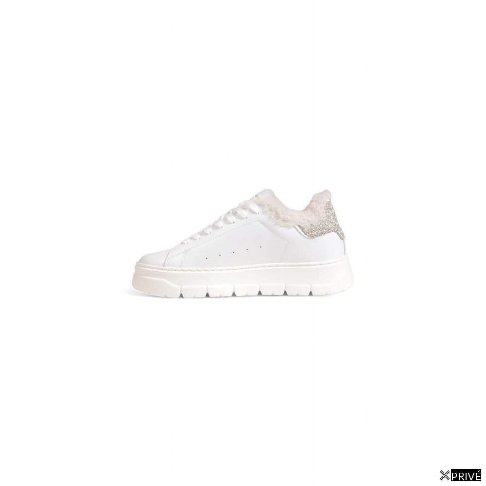 Chaussures de sport blanches — 2