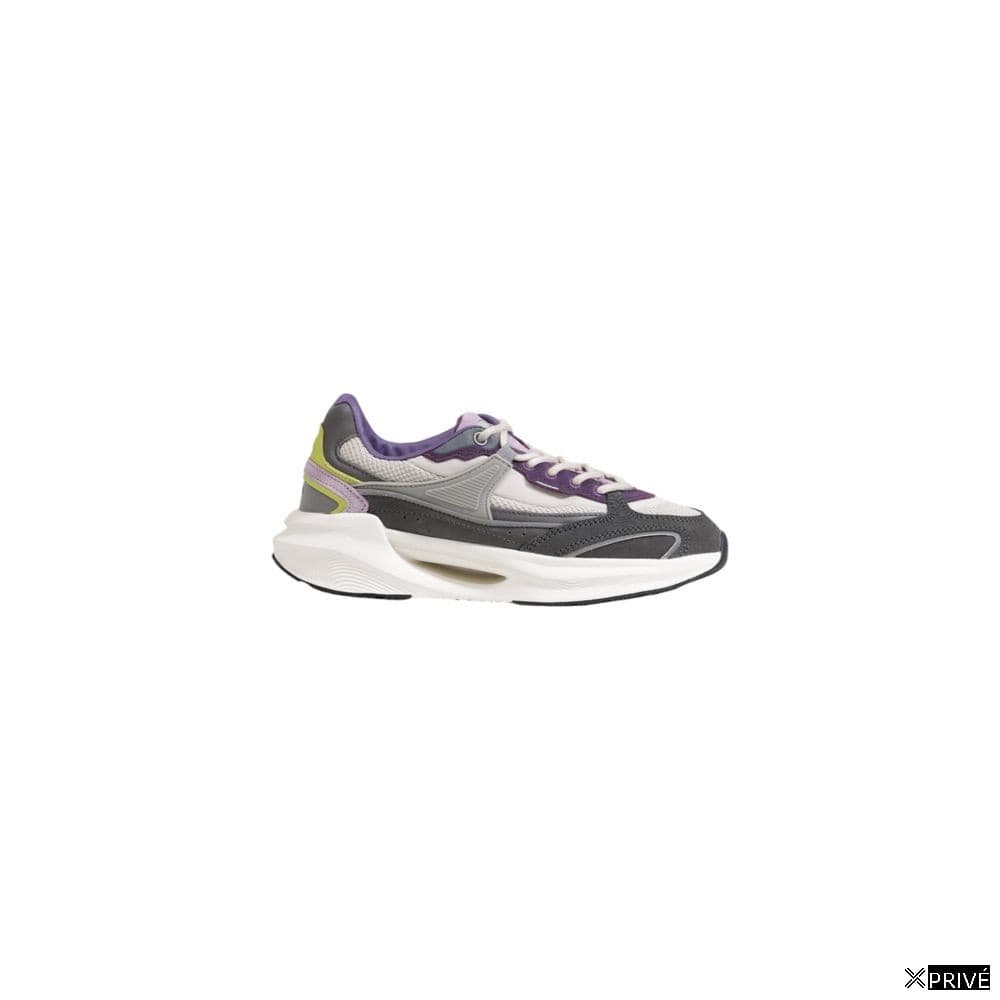 Chaussures de sport grises en Tissu — 1