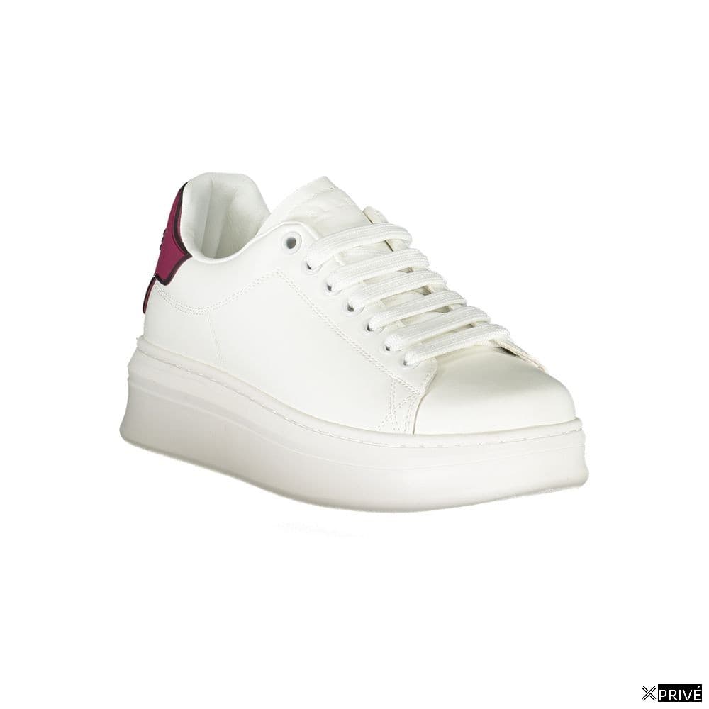 Chaussures de sport rouges — 2