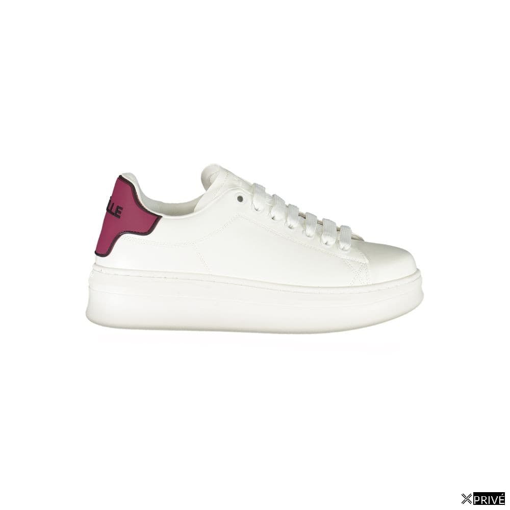 Chaussures de sport rouges — 1