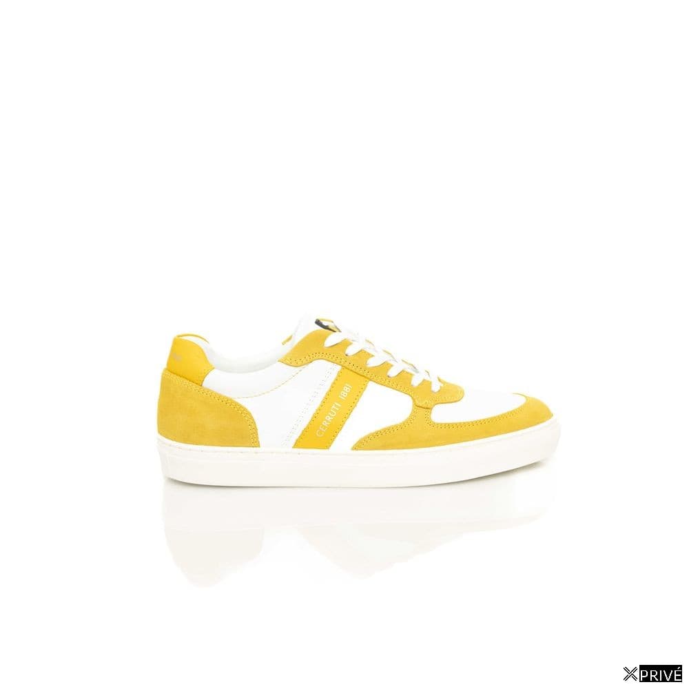 Chaussures de sport jaunes — 1