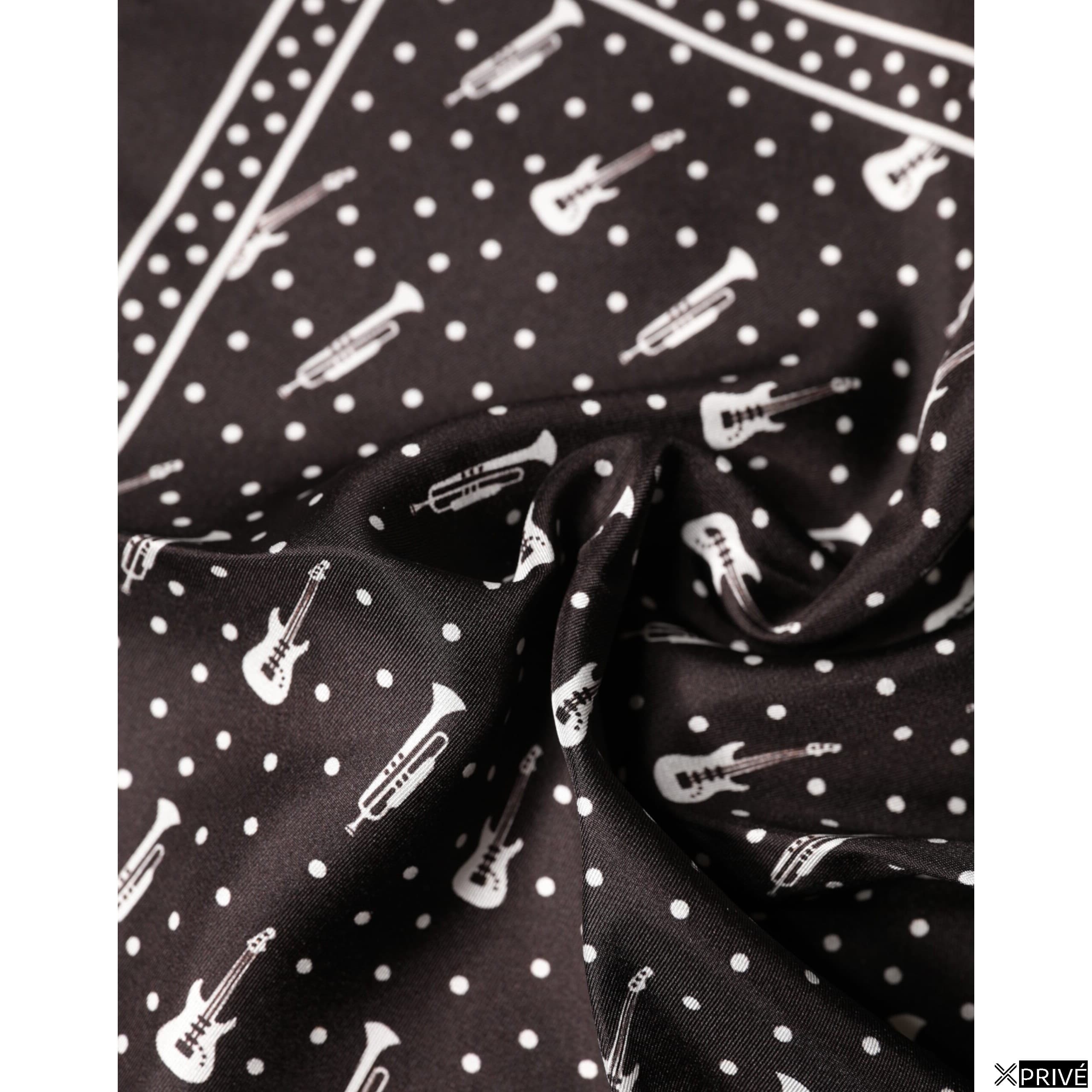 Mouchoir noir — 4
