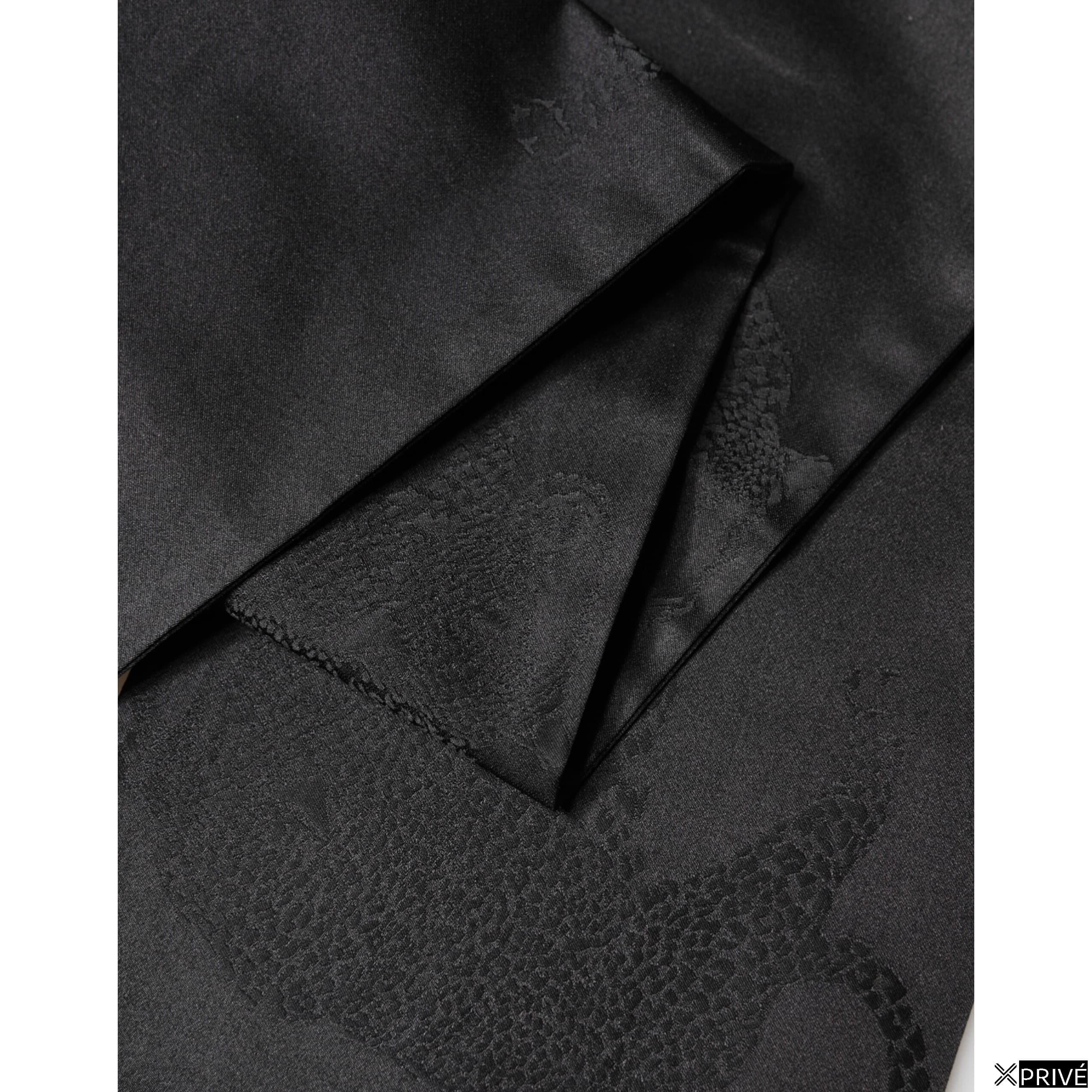 Écharpe noire — 4