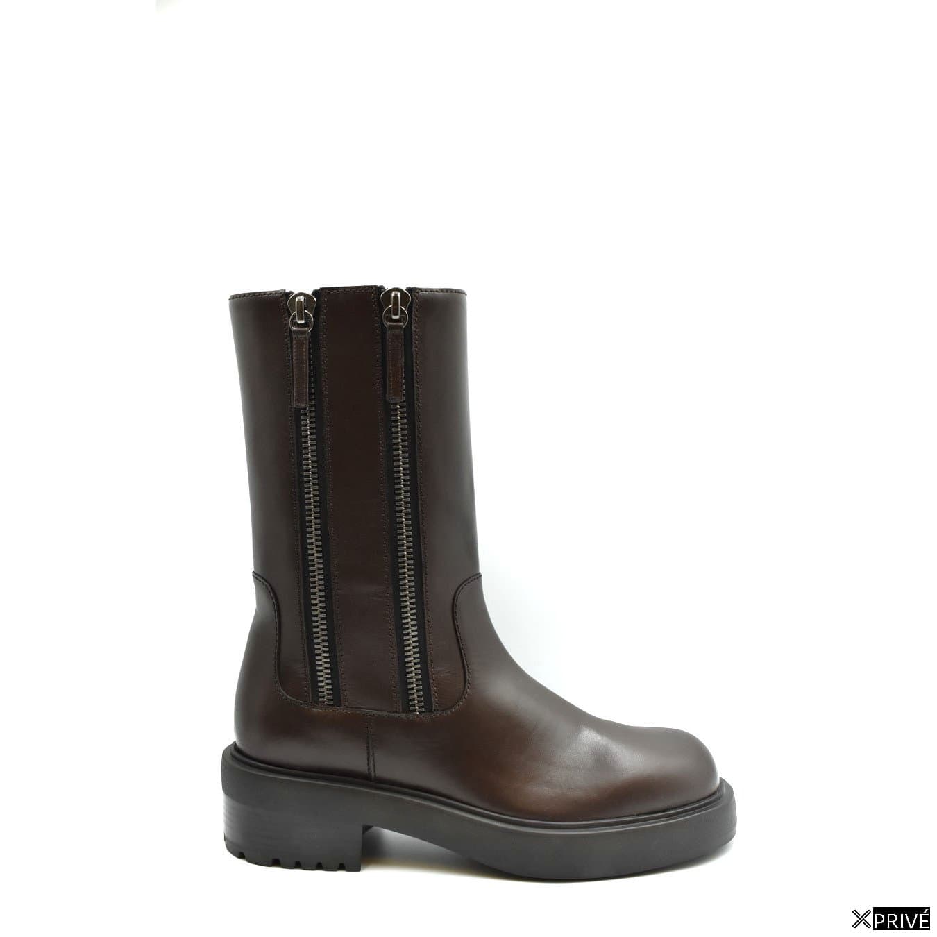 Bottes brunes — 1