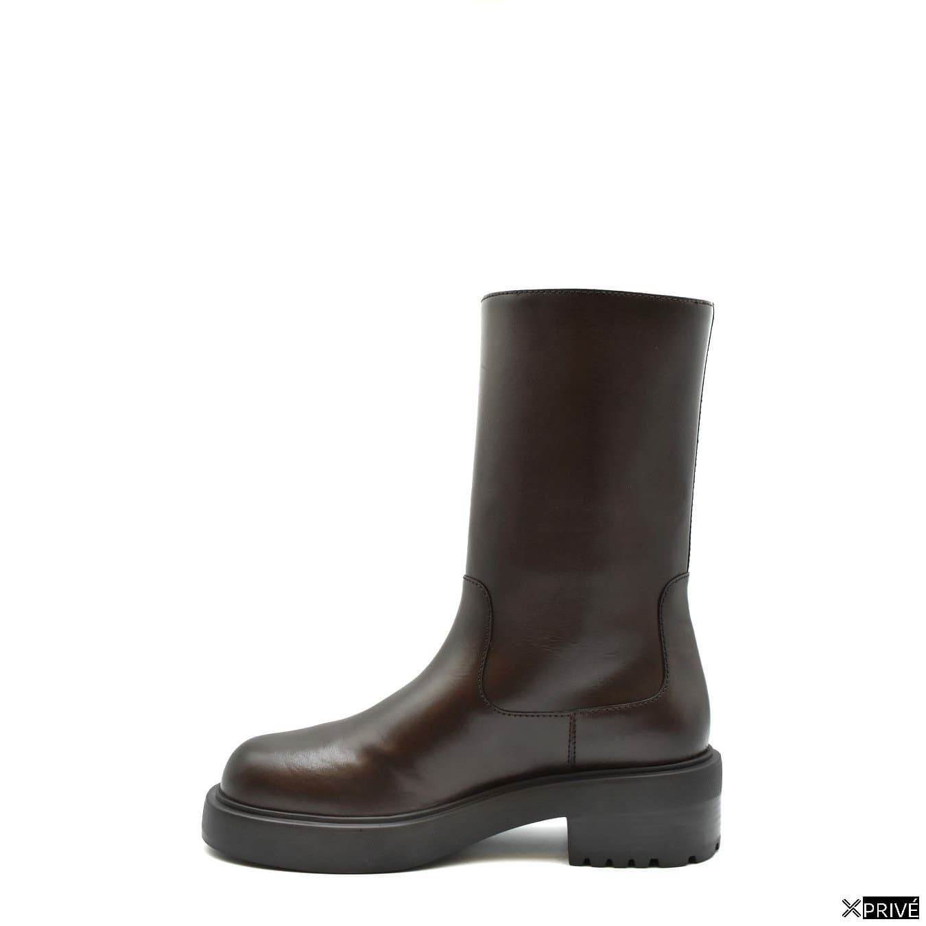 Bottes brunes — 3