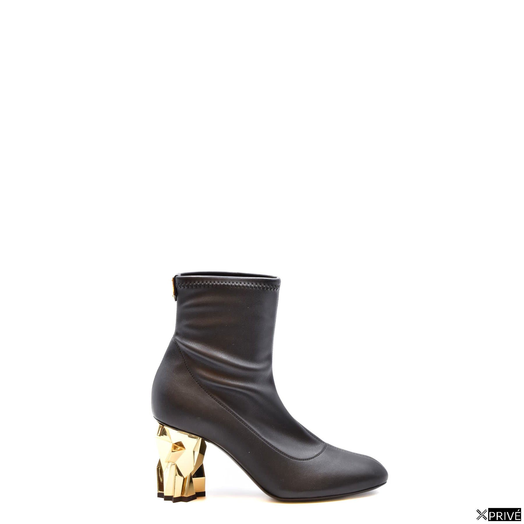 Bottes noires — 1