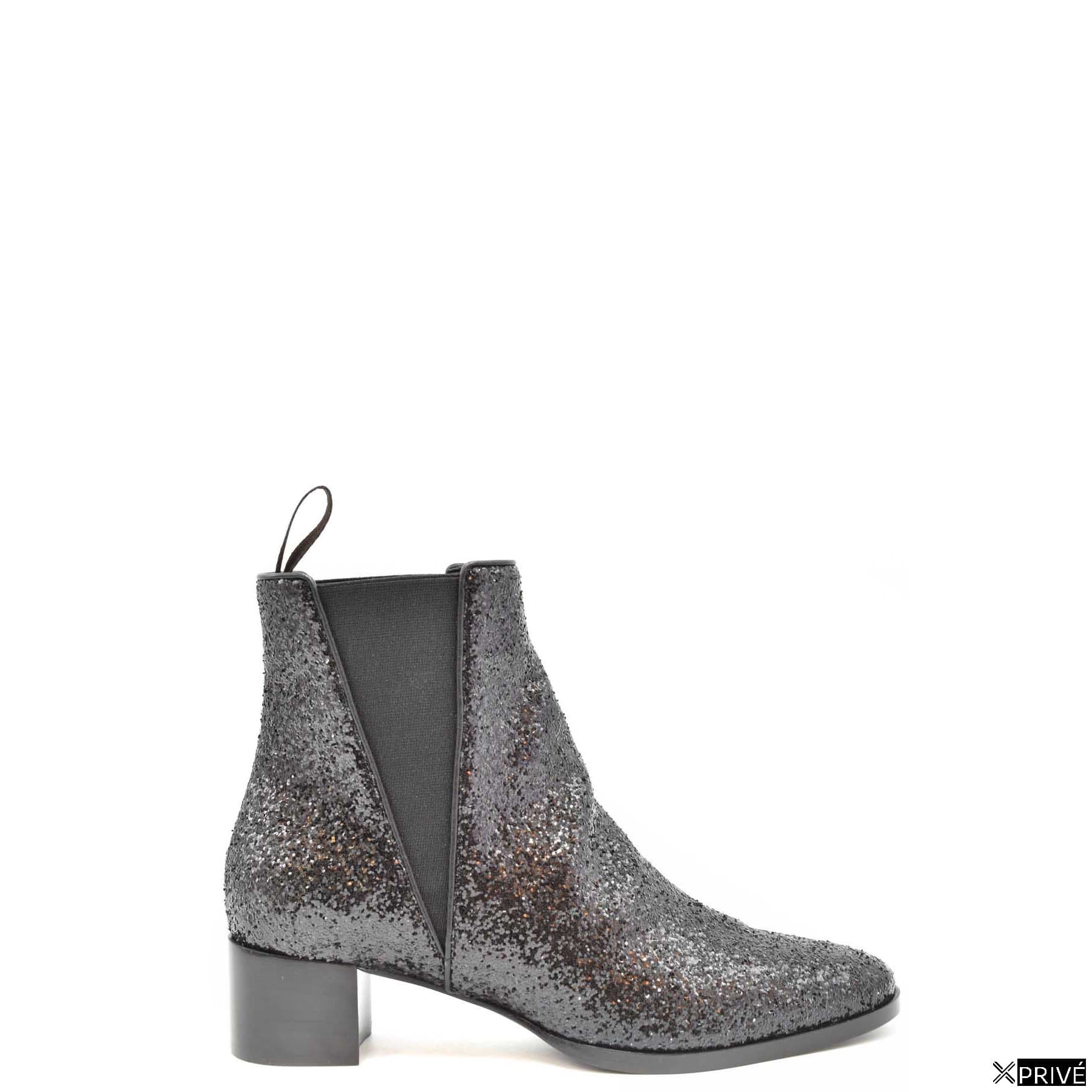 Bottes noires — 1
