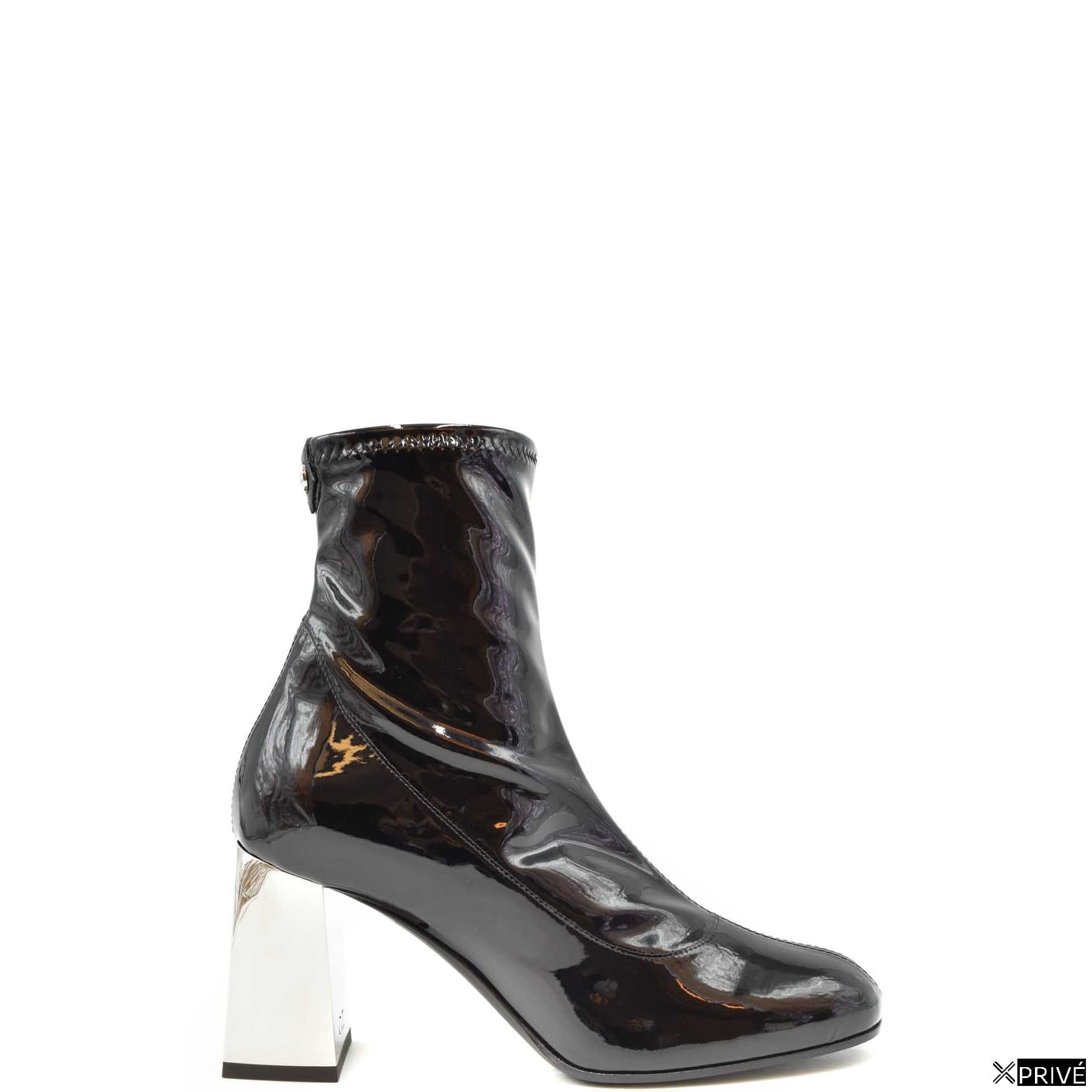 Bottes noires — 1