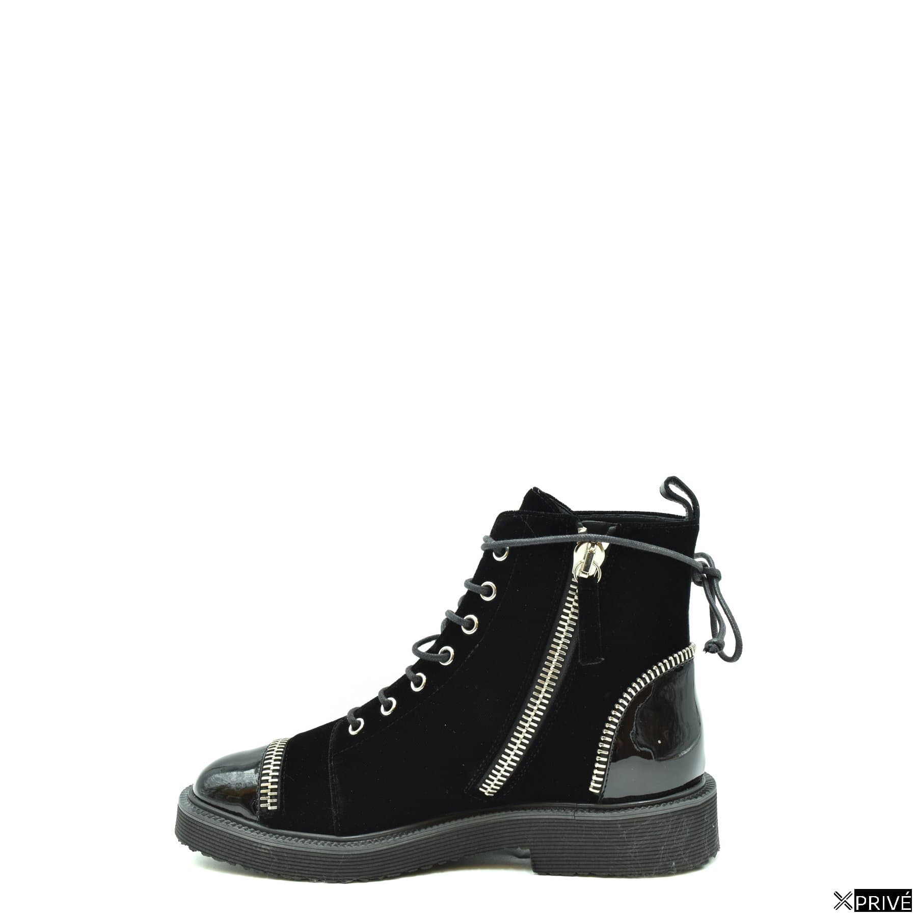 Bottes noires — 3