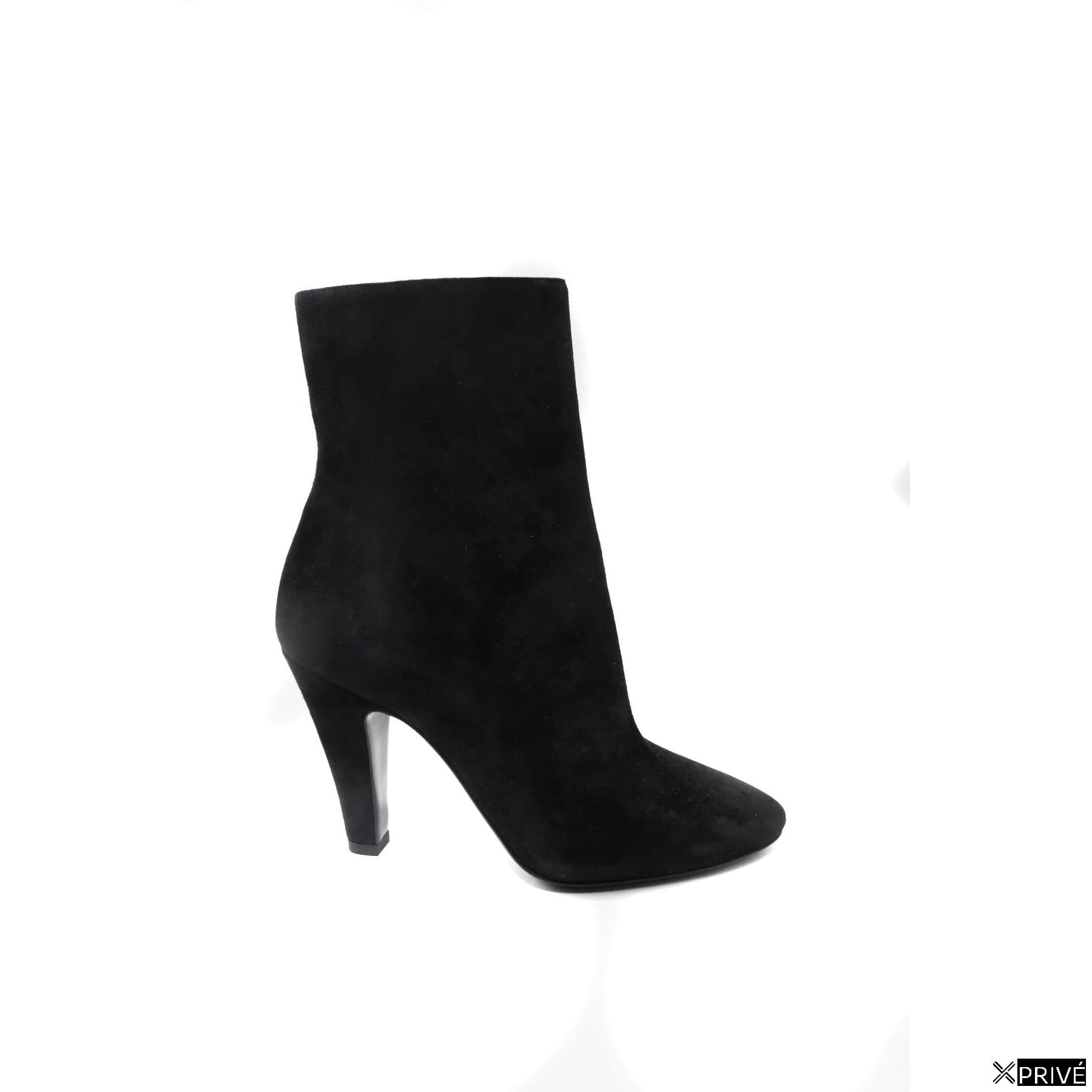 Bottes noires — 1