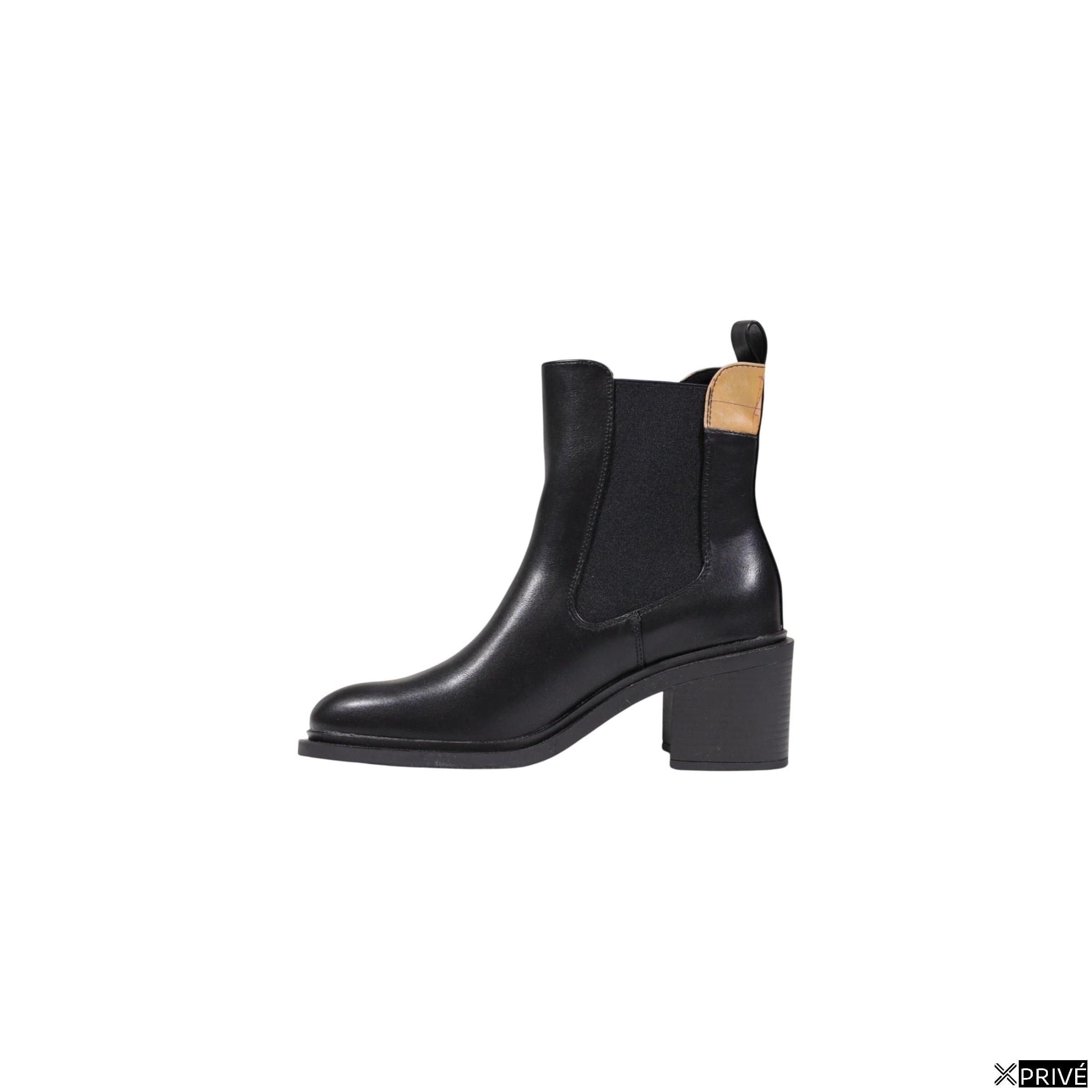 Bottes noires — 3
