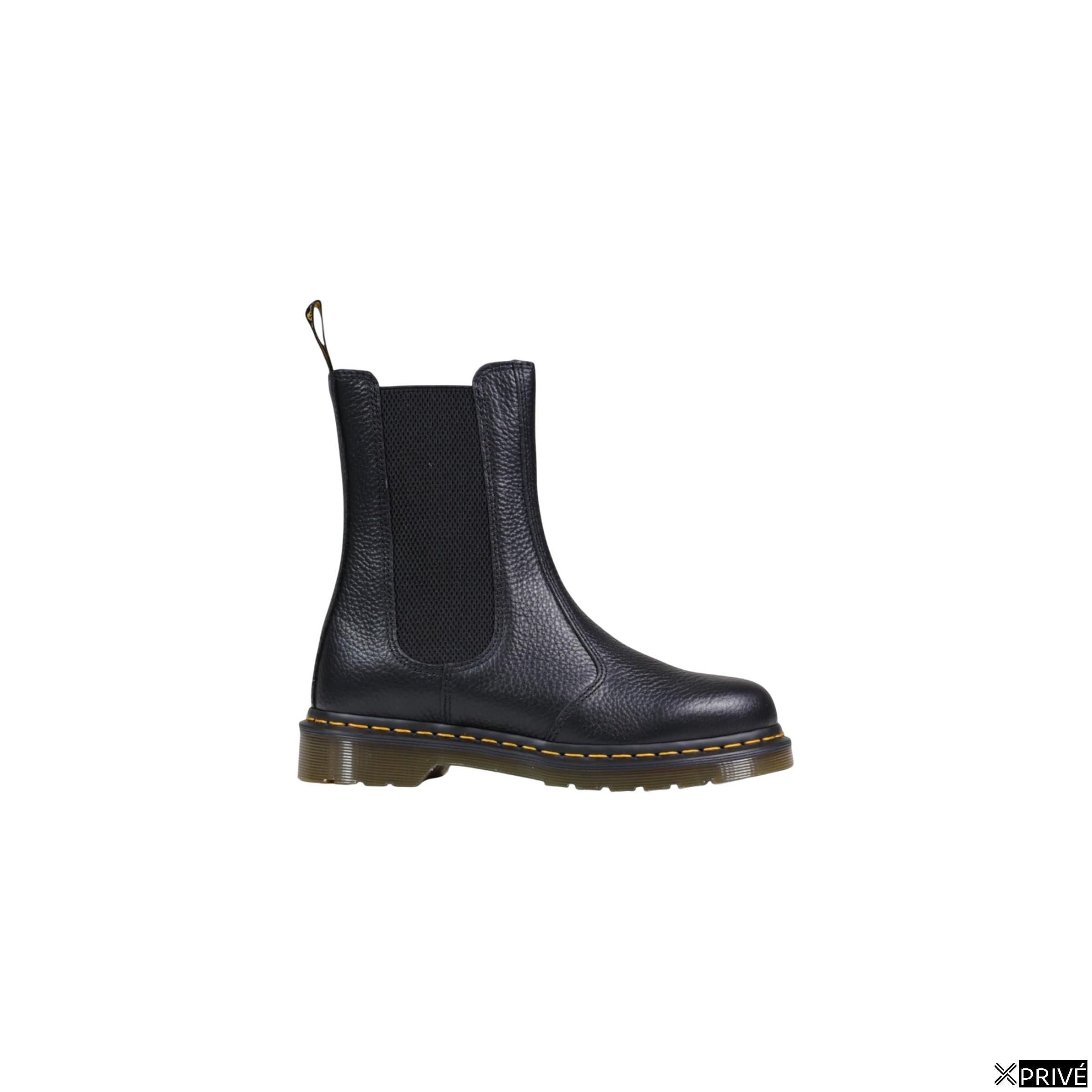 Bottes noires — 1