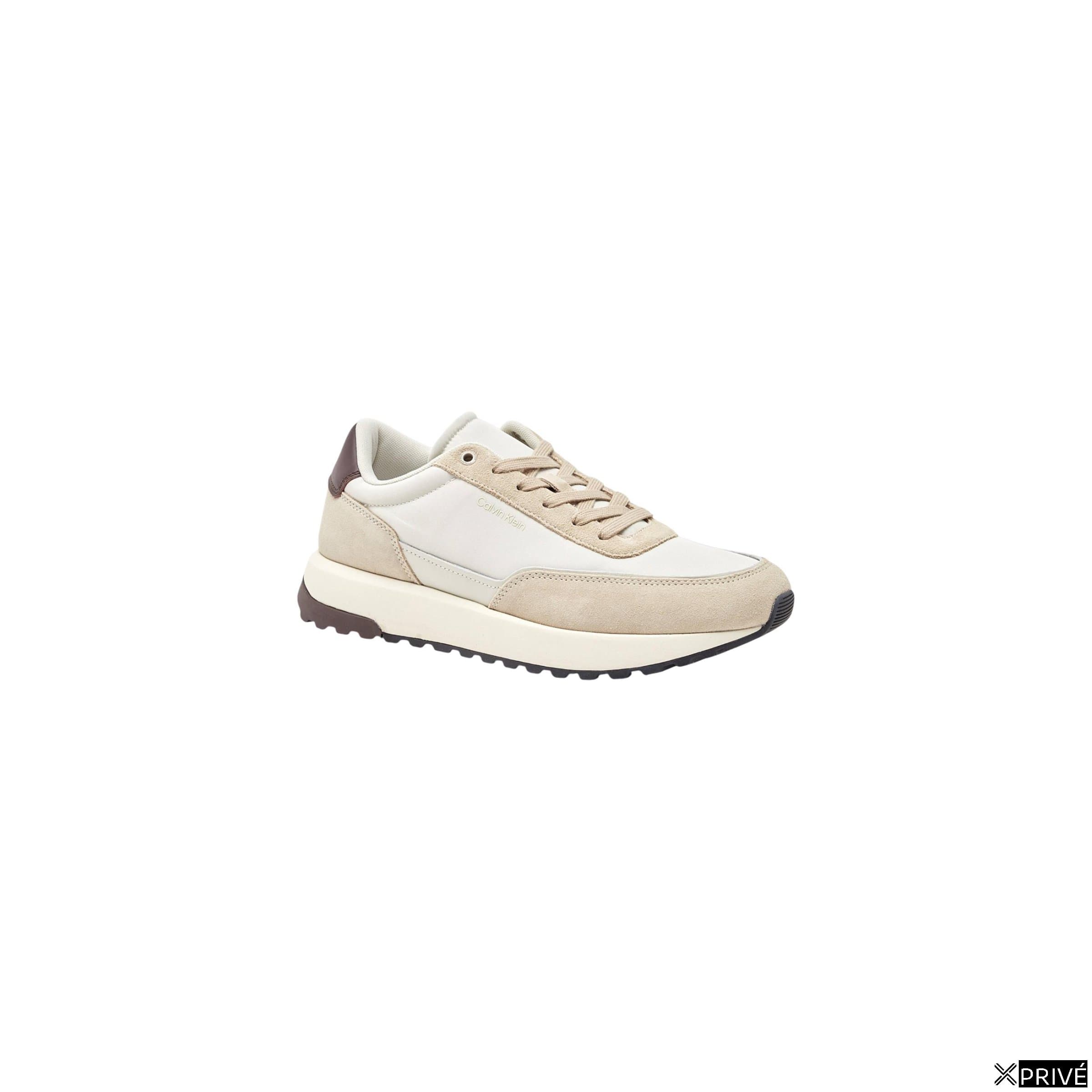 Chaussures de sport brunes — 1