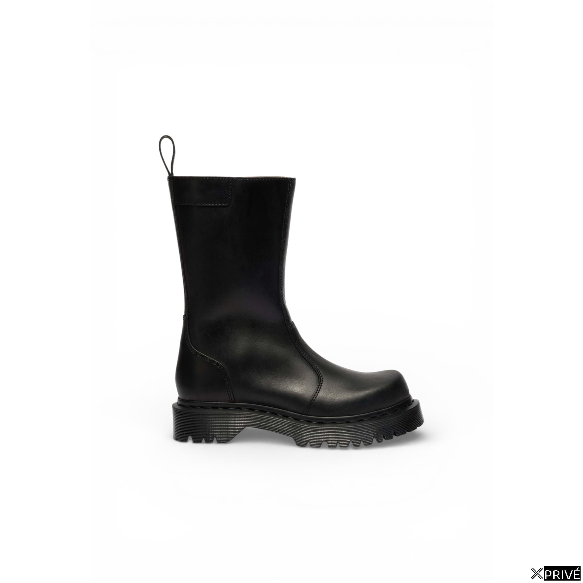 Bottes noires — 1