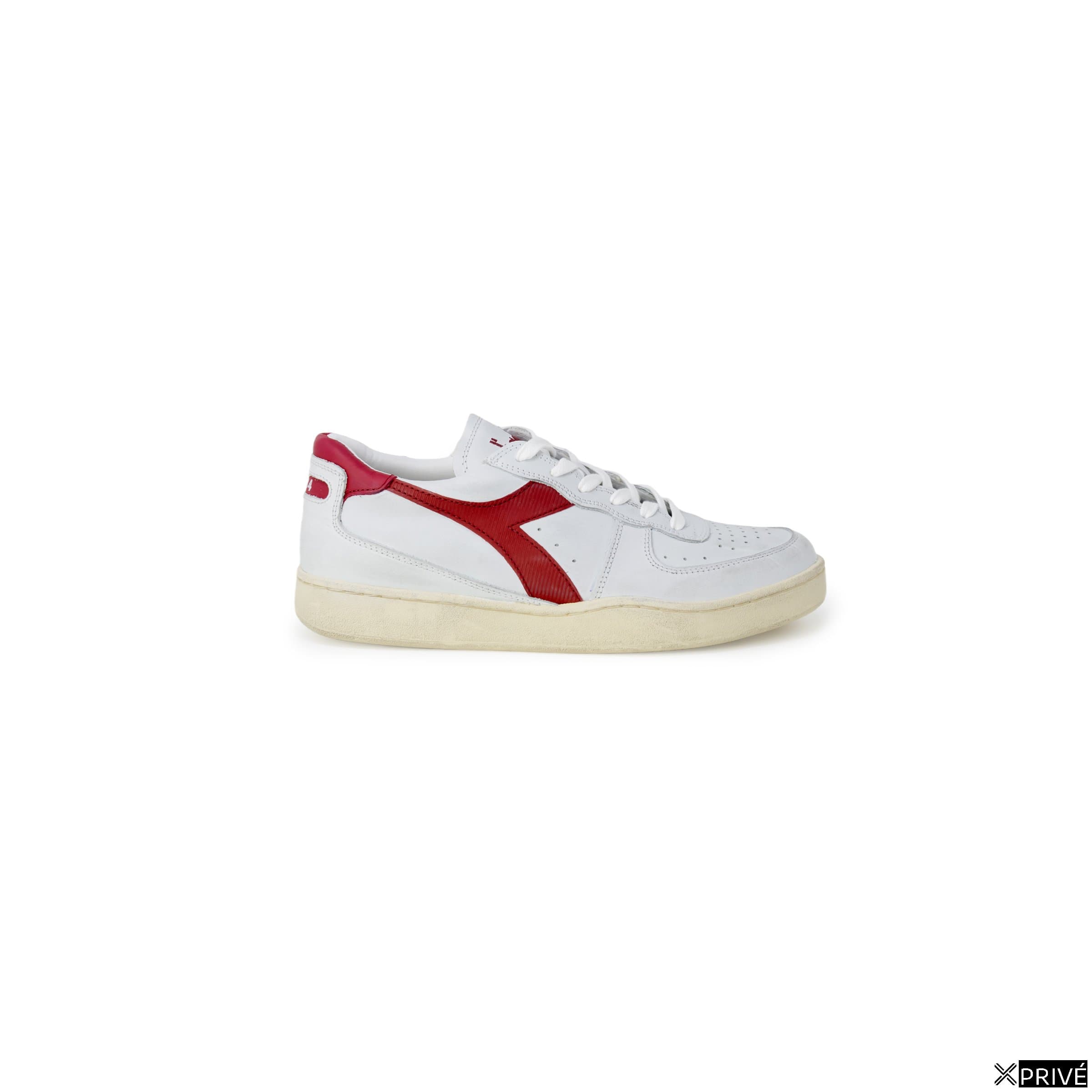 Chaussures de sport rouges — 1