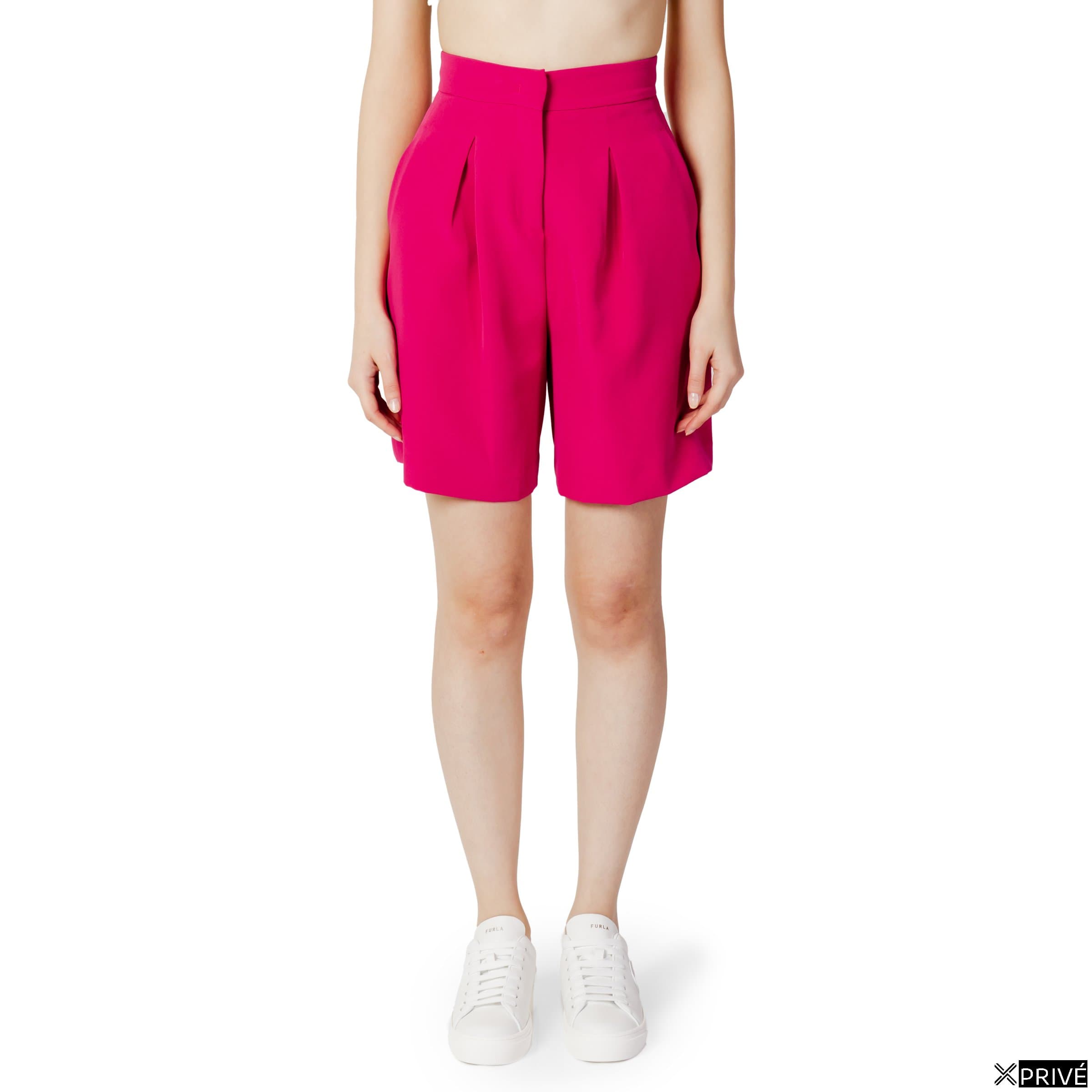 Short fuchsia