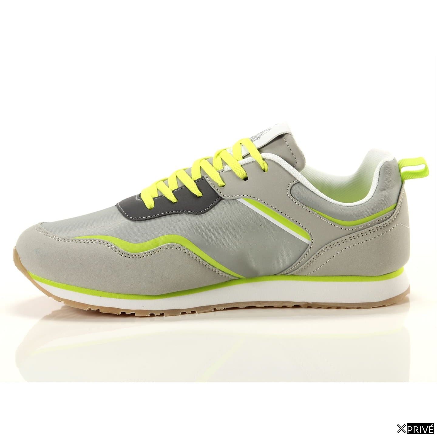 Chaussures de sport jaunes — 2