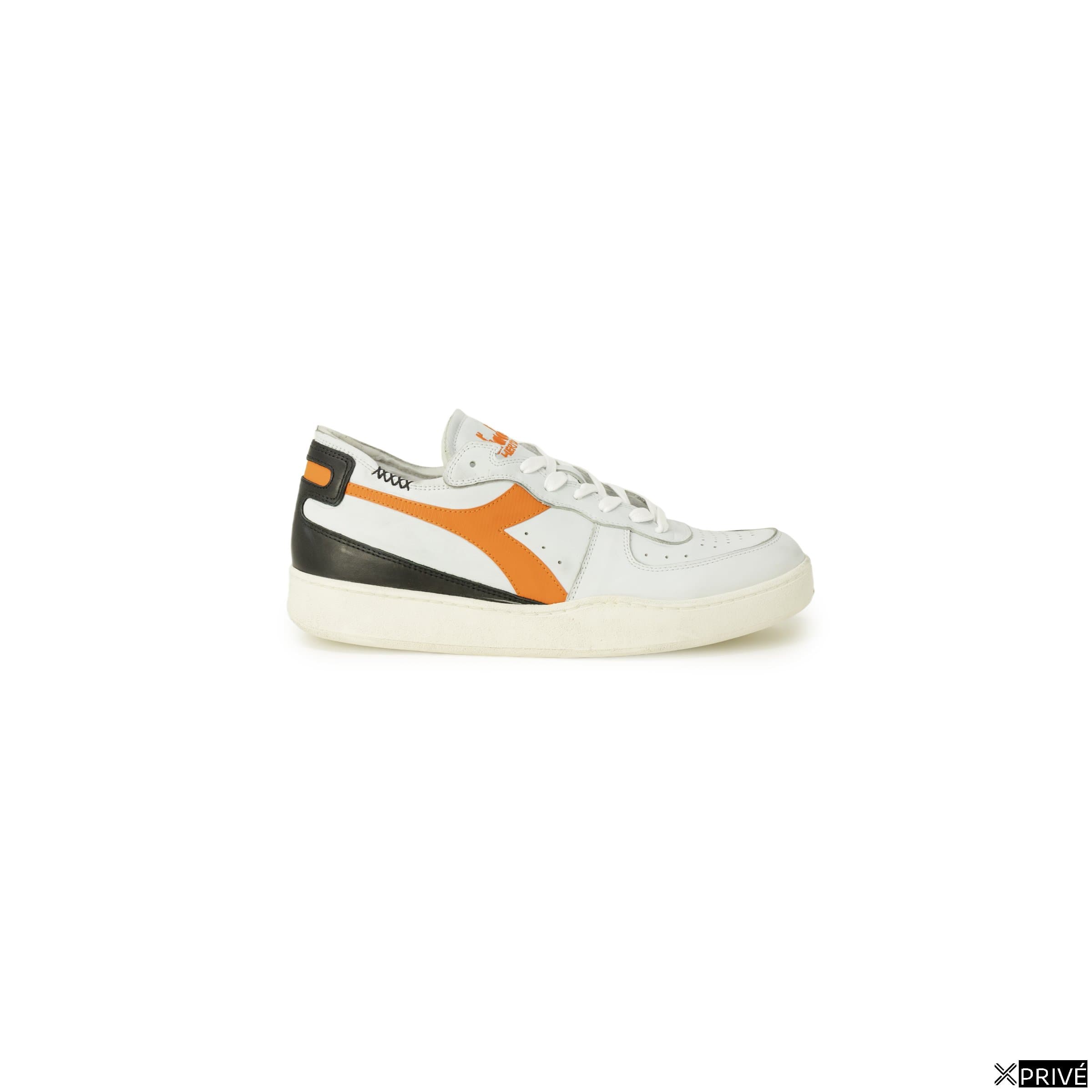 Chaussures de sport oranges — 1