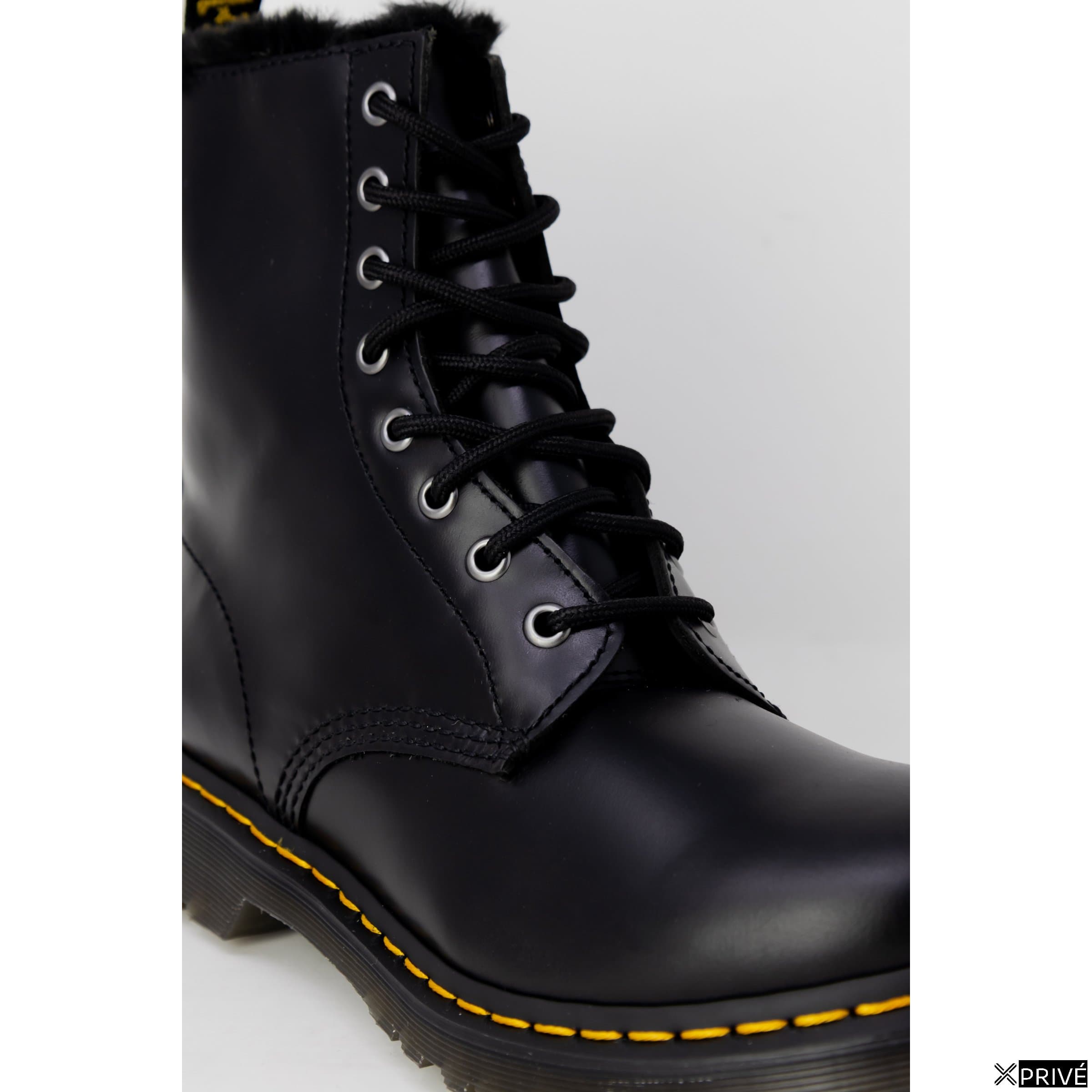 Bottes noires — 3