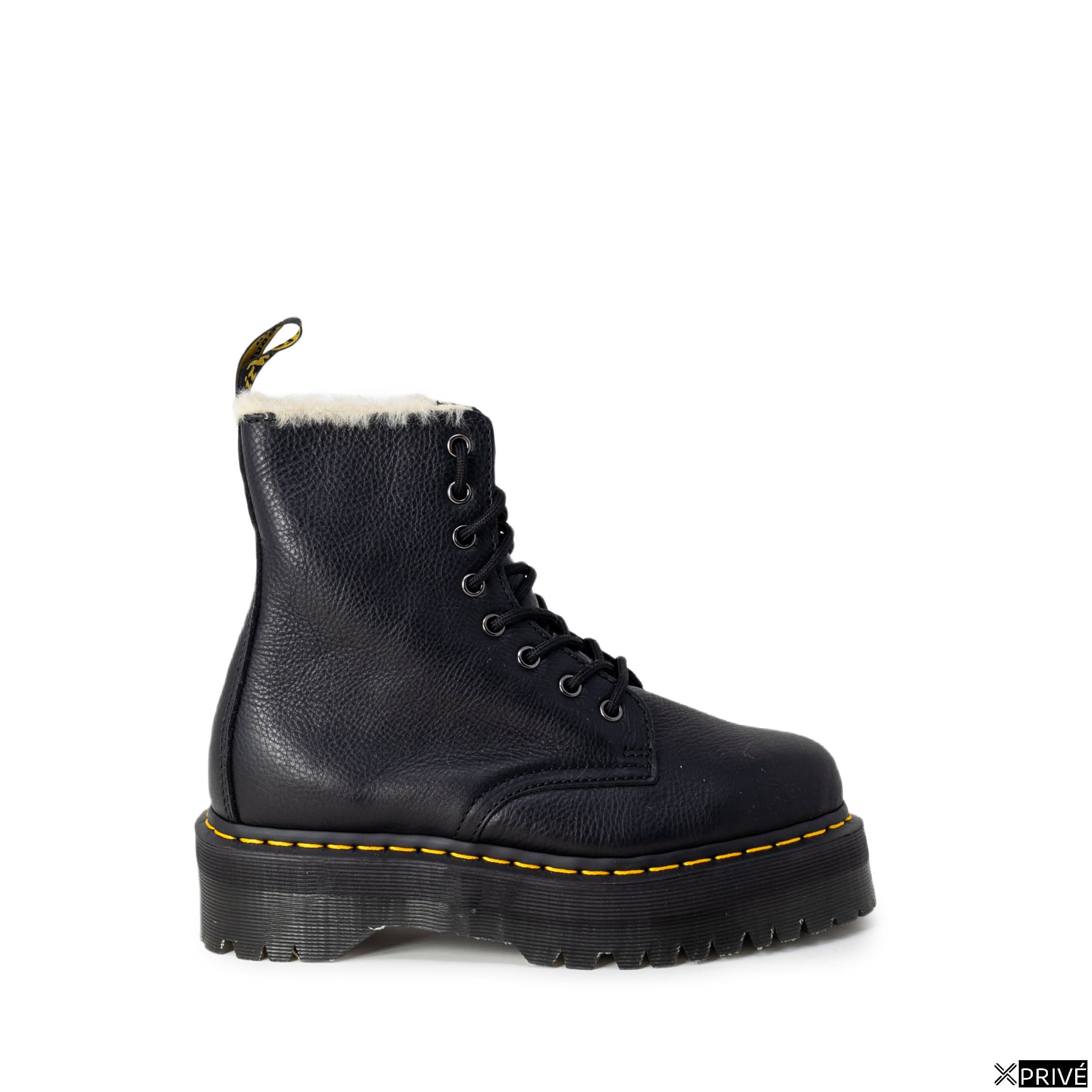 Bottes noires — 1