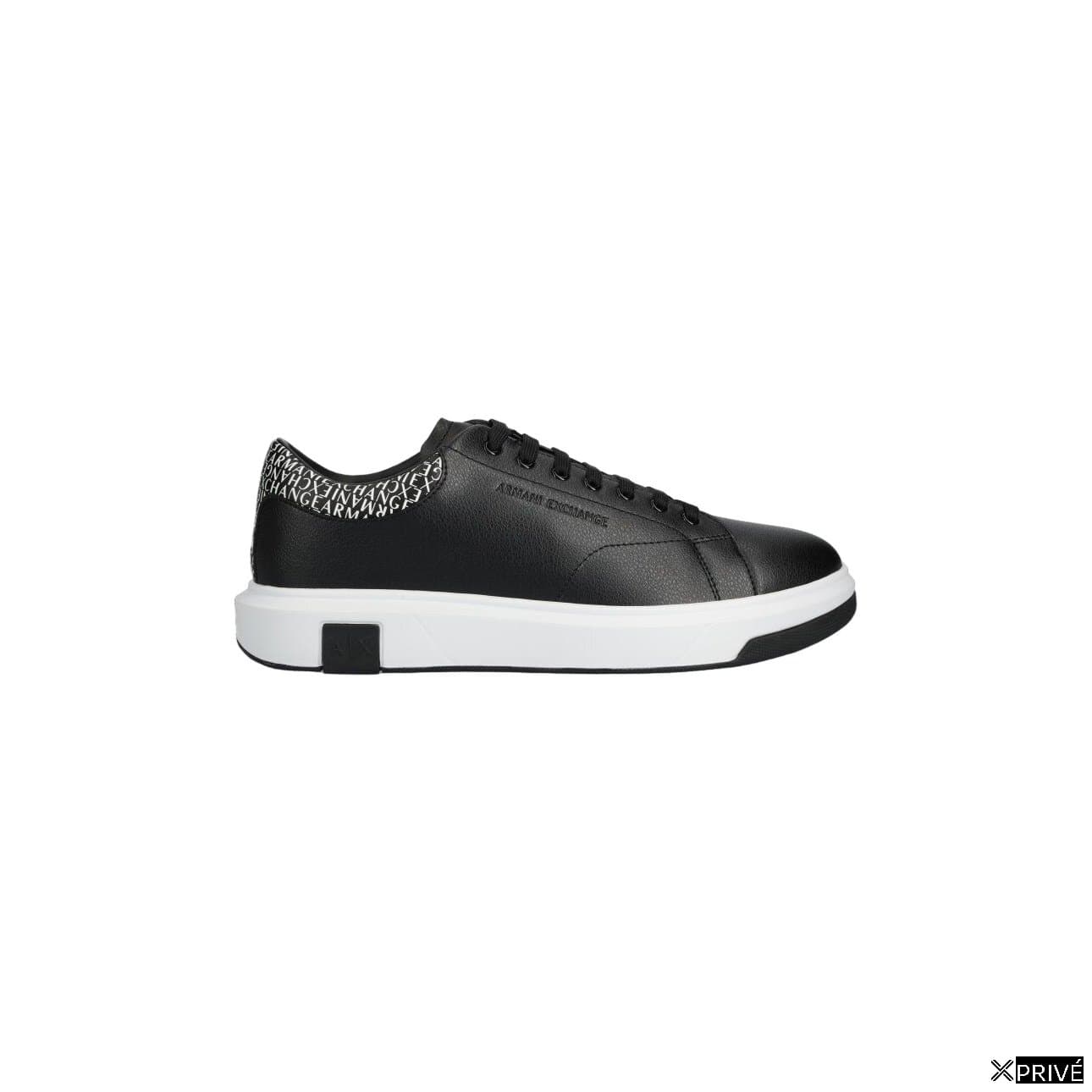 Chaussures de sport noires — 1