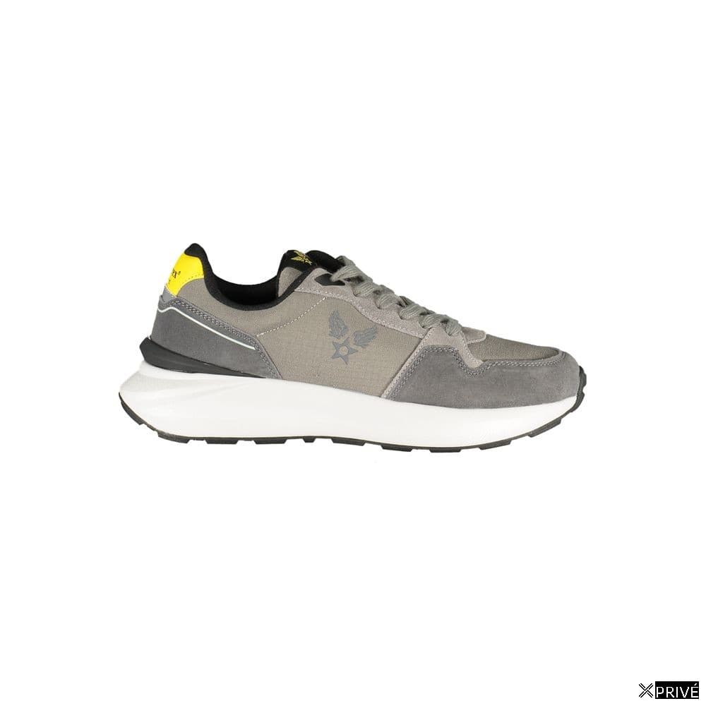 Chaussures de sport grises — 1
