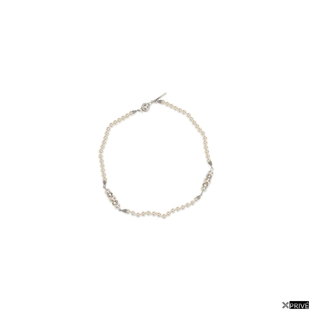 Collier argenté — 1