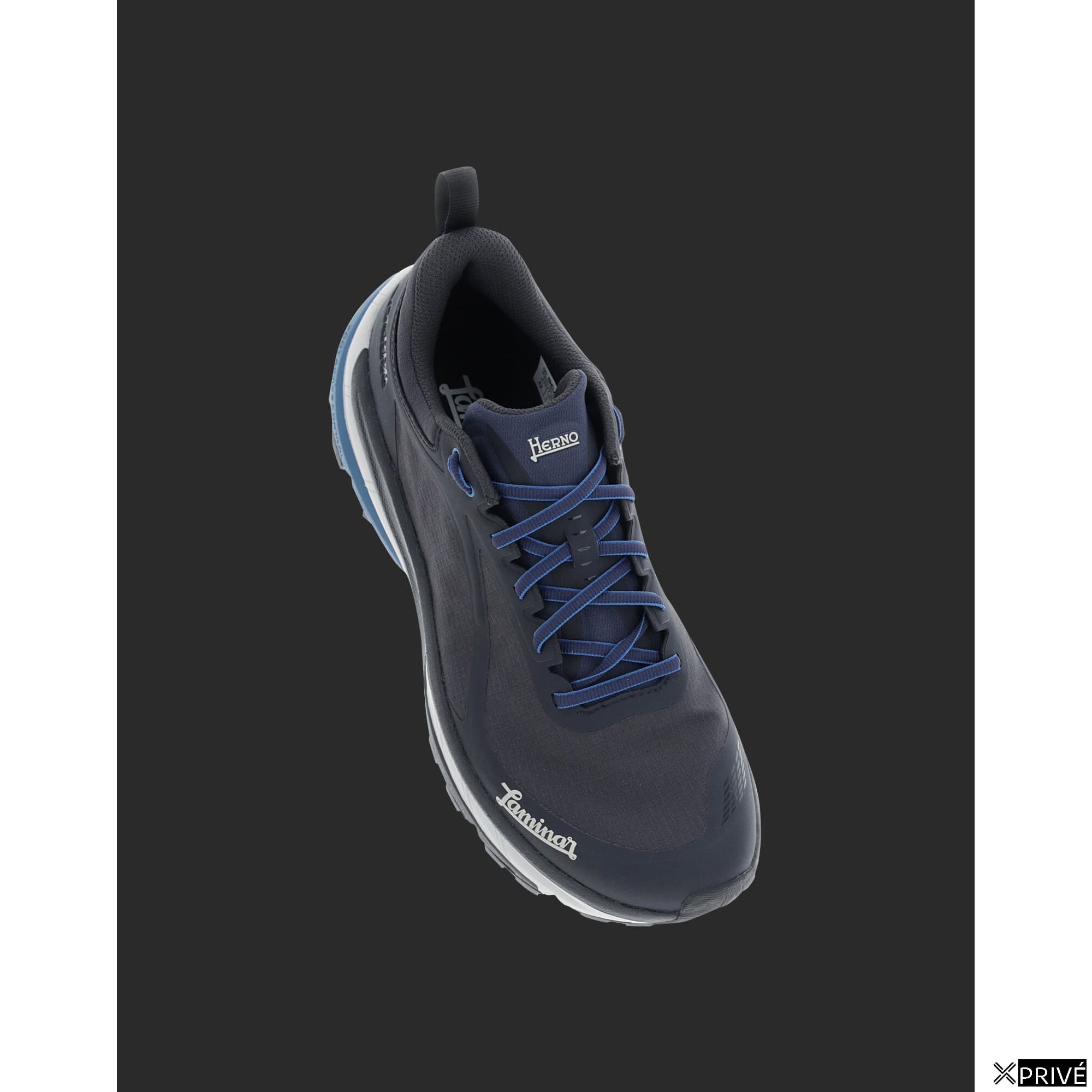 Chaussures de sport bleues — 1