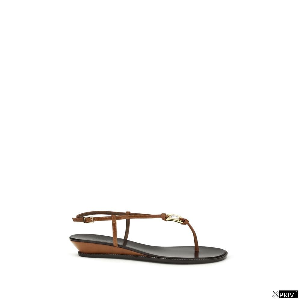 Sandales brunes — 1