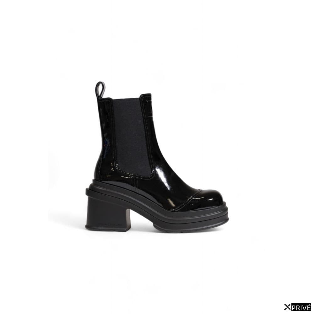 Bottes noires — 1