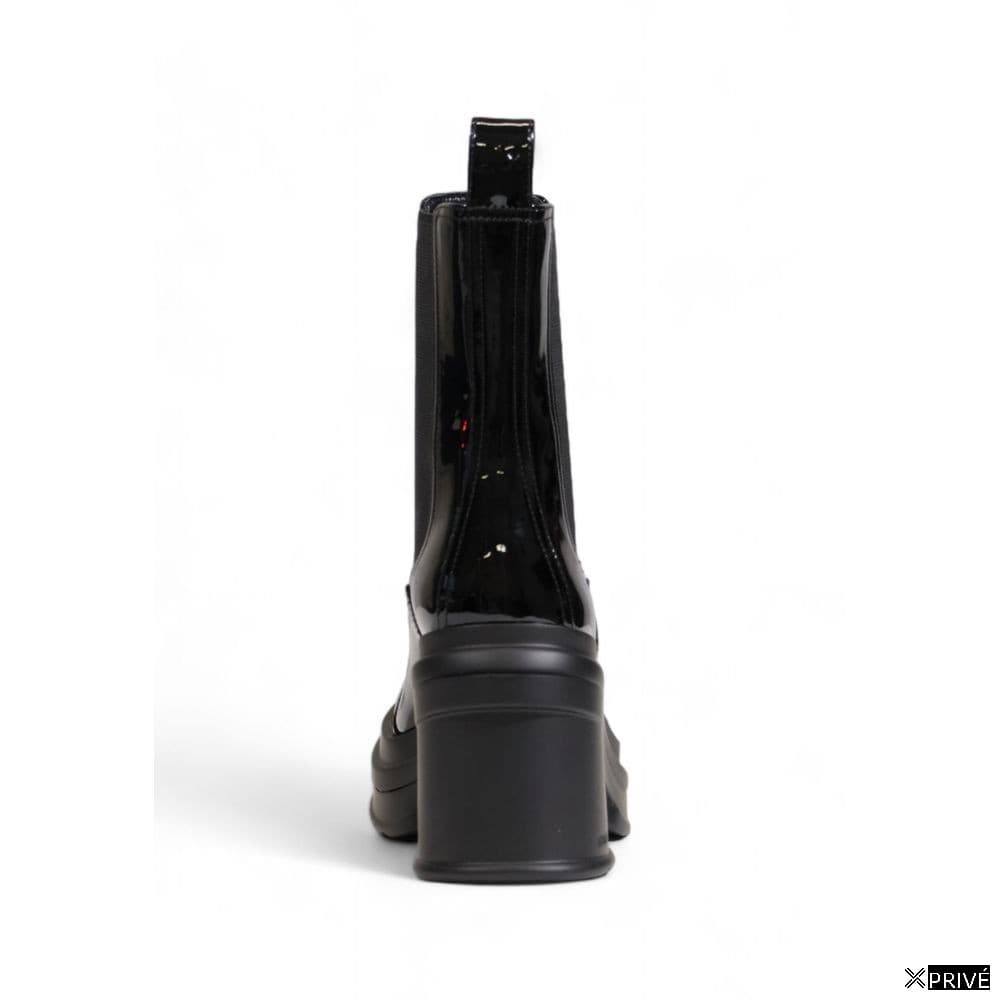 Bottes noires — 4