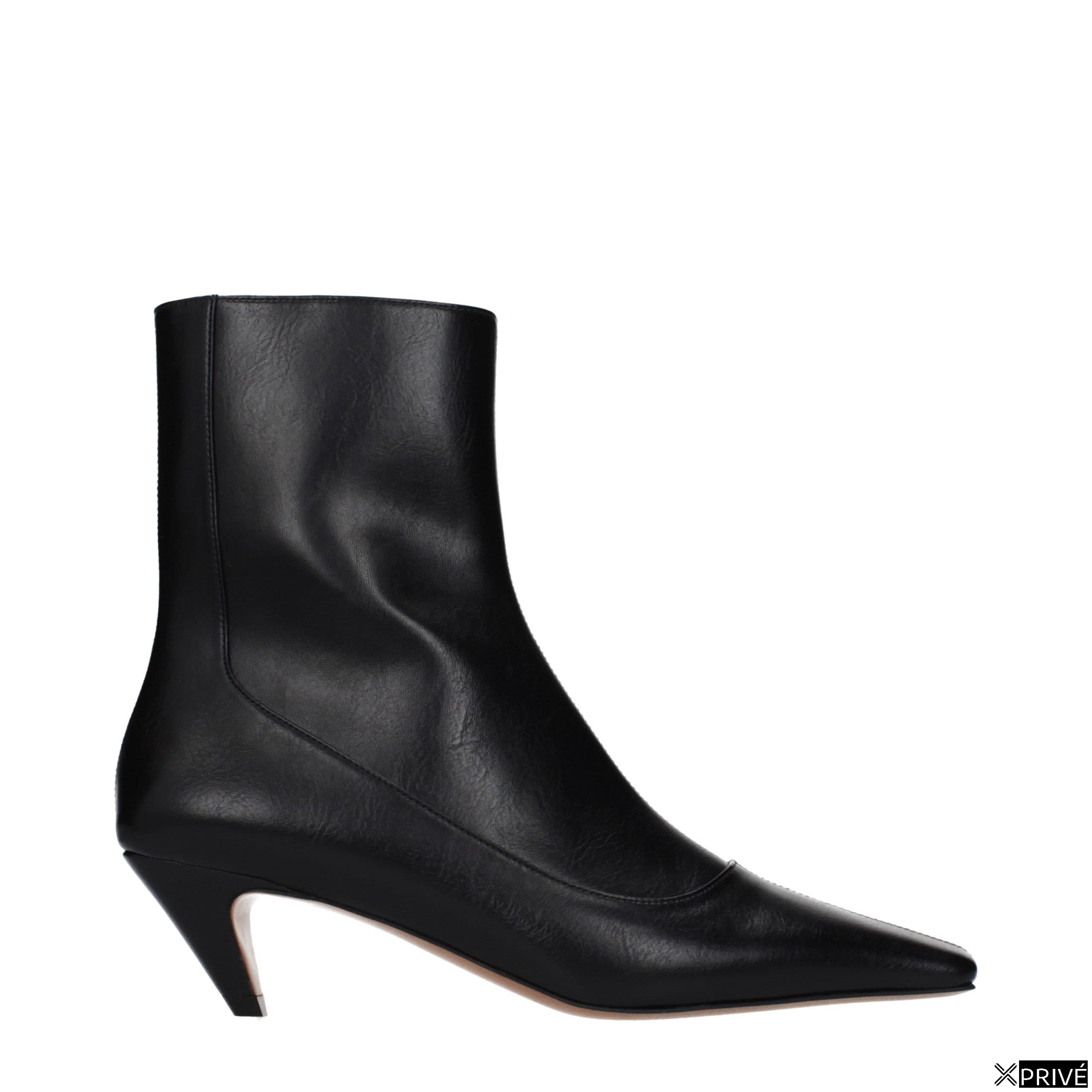 Bottes noires — 1