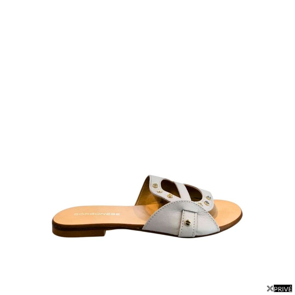 Sandales grises — 1