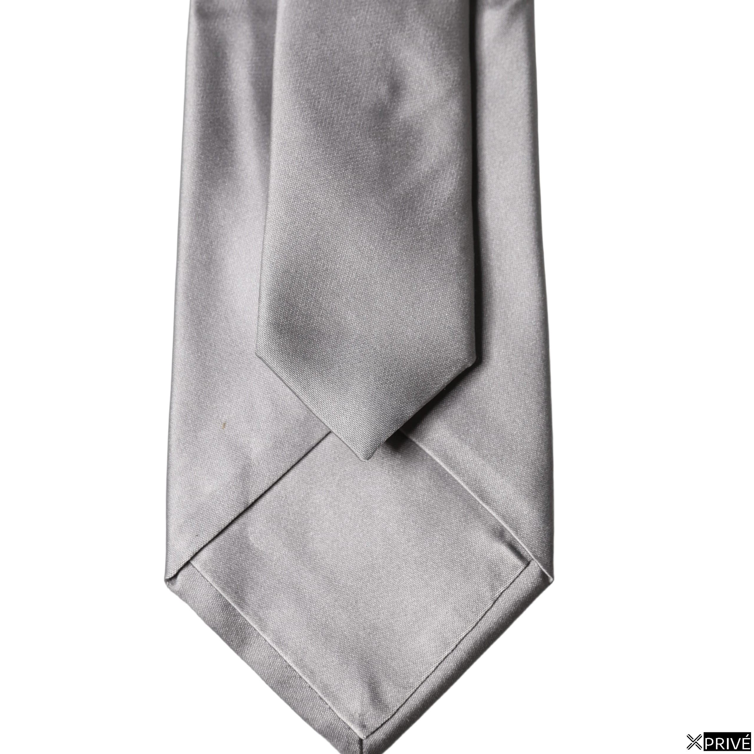 Cravate et nœud papillon gris — 3