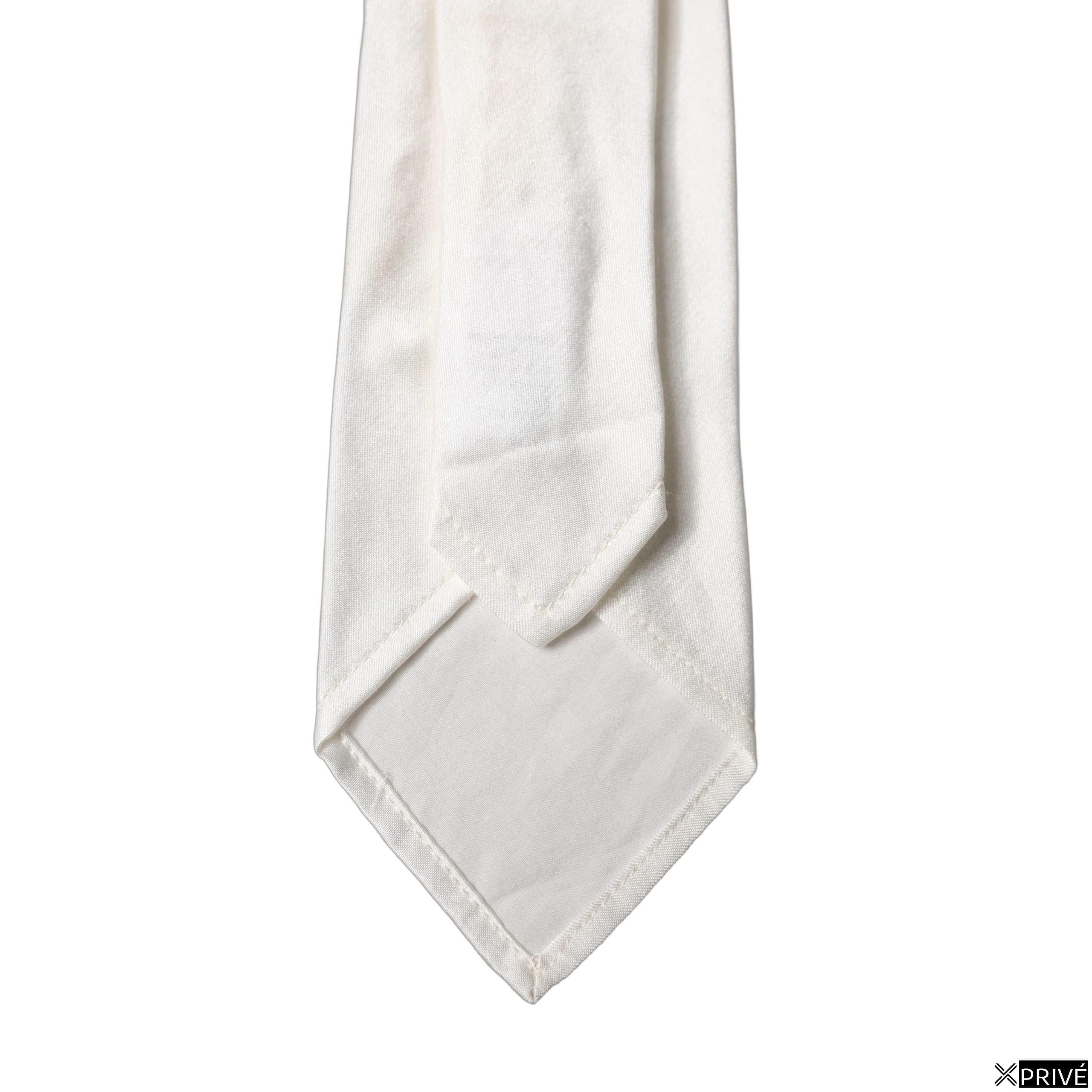 Cravate et nœud papillon blanc — 4